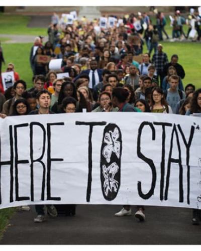 Picture of students, faculty and administrators on the Arts Quad